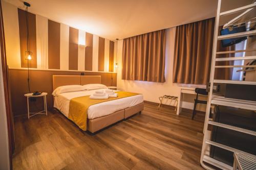 Hotel Continental - image 8