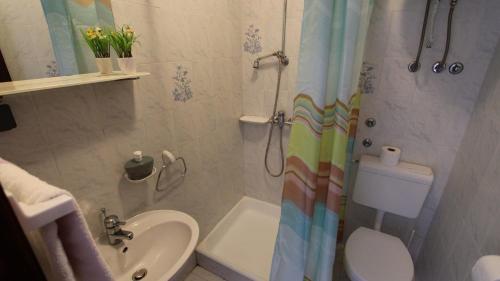 Double Room with Balcony and Sea View image 1