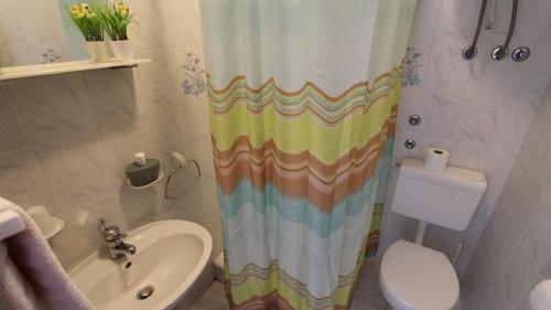 Double Room with Balcony and Sea View image 2