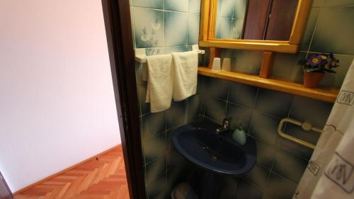 Double Room with Sea View image 2