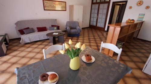 One-Bedroom Apartment image 7