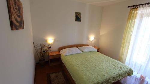 One-Bedroom Apartment image 5
