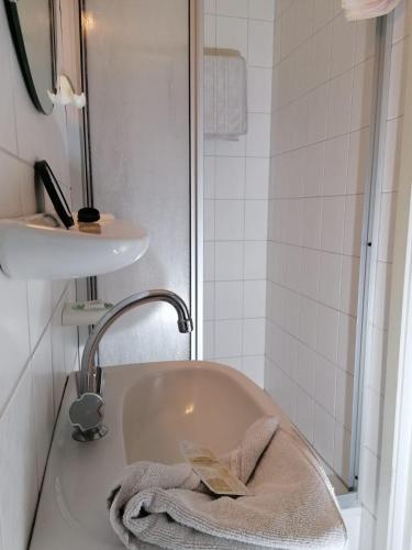 Bathroom, Hotel Pension garni Haus am Strand in Norddeich