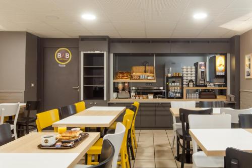 Їжа та напої, B&B HOTEL Louveciennes in Лувесь'єнн