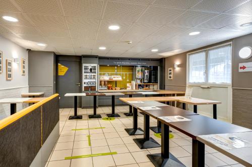 Їжа та напої, B&B HOTEL Louveciennes in Лувесь'єнн