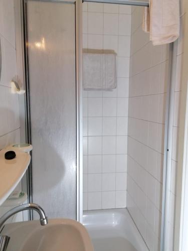 Bathroom, Hotel Pension garni Haus am Strand in Norddeich