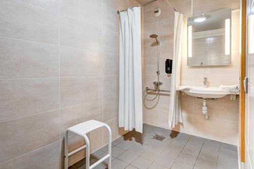 Bathroom, B&B HOTEL Louveciennes in Louveciennes