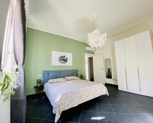 GuestHost - Cosy Flat with Sea View Balcony - image 4