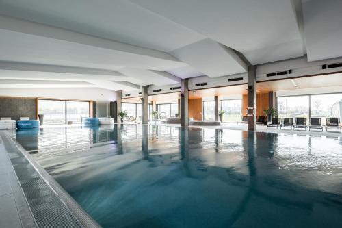 Swimming pool, Globall Hotel in Telki