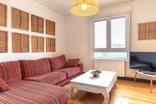 Apartamento KUIA con vistas frontales a la Ría de Bilbao cerca del metro