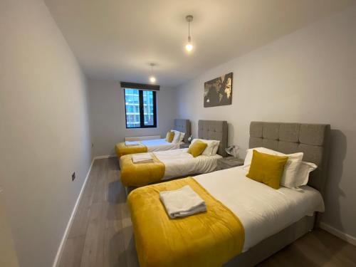 Zen Quality flats near Heathrow that are Cozy CIean Secure total of 8 flats group bookings available