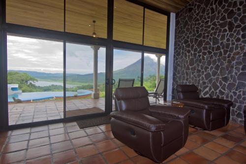 Hotelli välisilme, Serenity House. Gorgeous Private home with Pool & Volcano view!! in El Fosforo