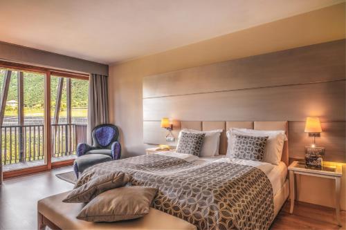 1 king bed, 1 sofa bed