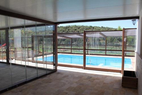 Casas Rurales Laguna La Tinaja in แมนซาราเนส