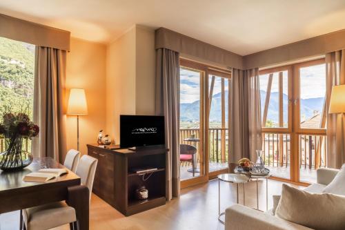 Royal Suite with Mountain View 