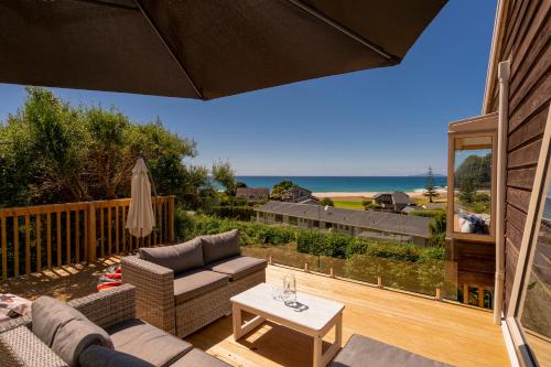 The Captain's Lookout - Onemana Holiday Home - Opoutere