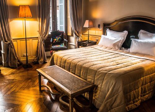 La Cour Berbisey - Les Collectionneurs Stop at La Cour Berbisey - Châteaux et Hôtels Collection to discover the wonders of Dijon. The hotel offers a high standard of service and amenities to suit the individual needs of all travelers. Ne