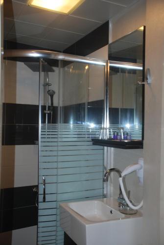 Mini Hotel - image 13