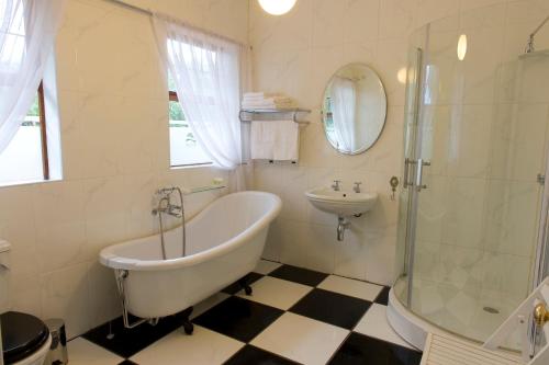 Badrum, Olive Hill Country Lodge in Bloemfontein