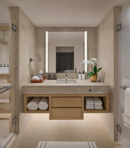The Newbury Boston Room Type - Standard King Room