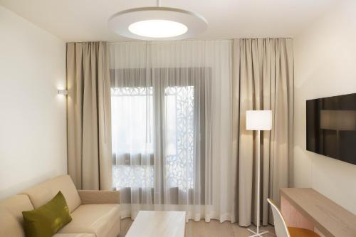 The Passage - Urban Retreat - image 6