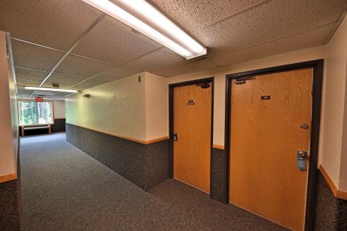 . Snowblaze Condominiums E103