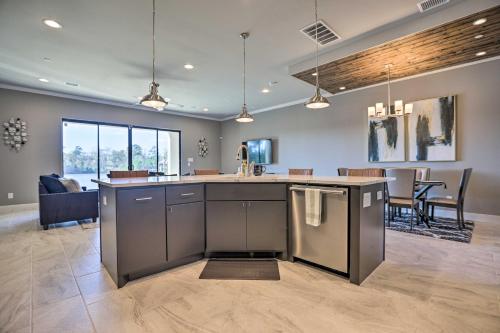 Modern Lake Conroe Escape w/ Grill & Boat Slip! in Montgomery (TX)