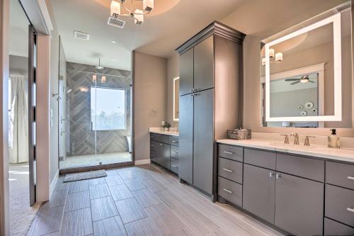 Modern Lake Conroe Escape w/ Grill & Boat Slip! in Montgomery (TX)