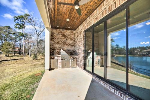 Modern Lake Conroe Escape w/ Grill & Boat Slip! in Montgomery (TX)