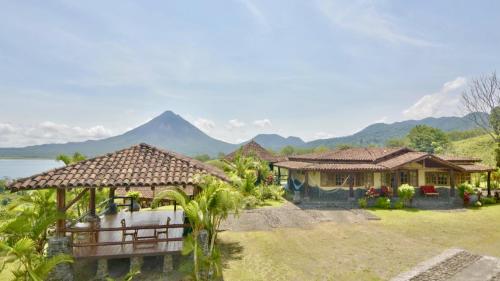Exterior view, Pie in the Sky 3 Amazing Luxury Home with Lake and Volcano view in El Fosforo
