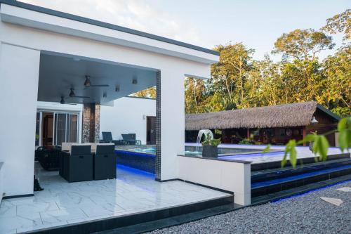 Balcony/terrace, Liberdada Villa SURINAME in Wanica