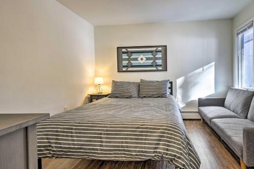 Cozy Chic Retreat in Fantastic Location - image 8