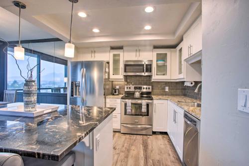 Seaside Condo with Pool Balcony and Beach Access - image 2