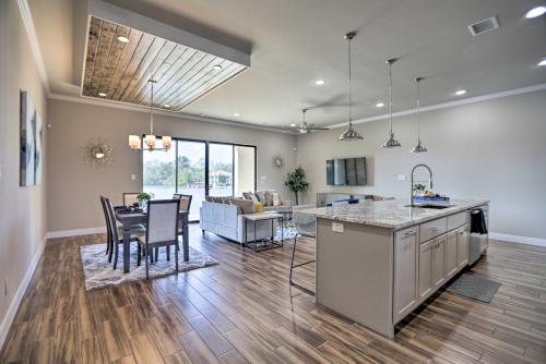 Elegant Lake Conroe Townhome w/ Boat Slip! in Montgomery (TX)