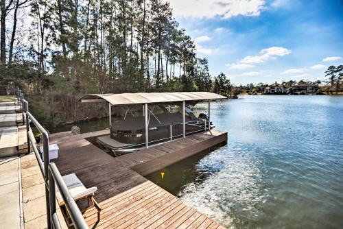 Elegant Lake Conroe Townhome w/ Boat Slip! in Montgomery (TX)
