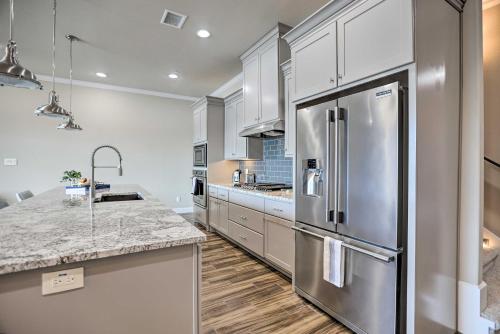 Elegant Lake Conroe Townhome w/ Boat Slip! in Montgomery (TX)