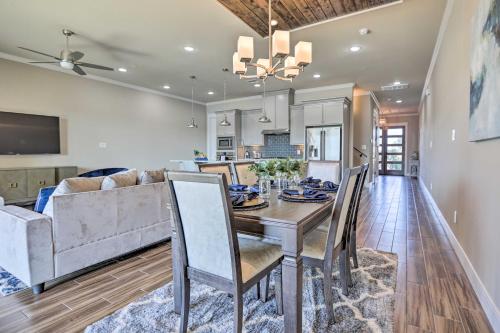 Elegant Lake Conroe Townhome w/ Boat Slip! in Montgomery (TX)