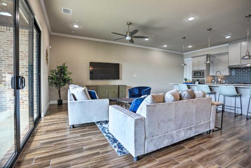 Elegant Lake Conroe Townhome with Boat Slip! in Montgomery, USA