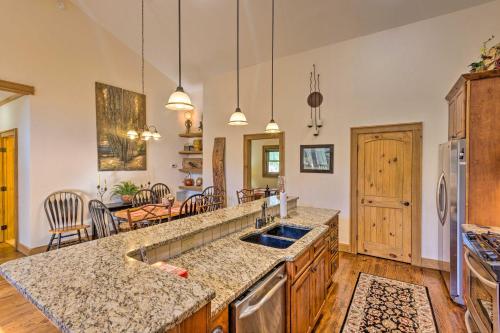 Lavish Sapphire Valley Home Ski Swim Golf! - main image