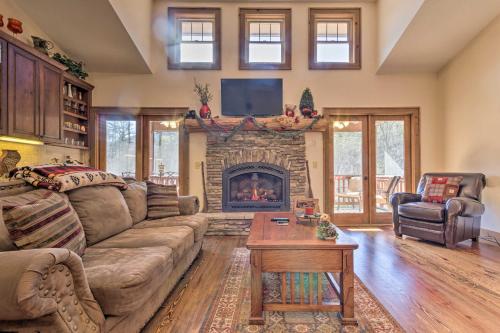 Lavish Sapphire Valley Home Ski Swim Golf! - image 4