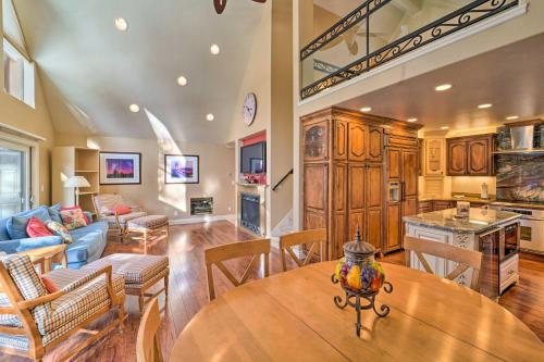 4 Mi to Dtwn Truckee Tahoe Donner Home with Hot Tub