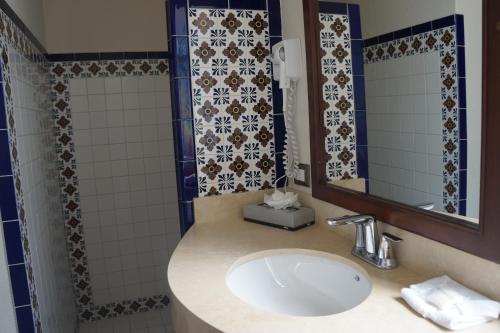 Hotel & Suites El Moro