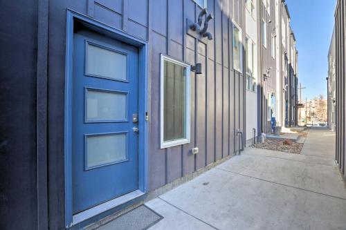 Townhome with Rooftop Deck Walk to Mile High!