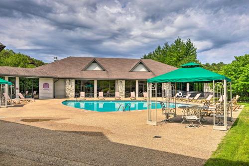 Expansive Townhome with Game Room and Community Pool