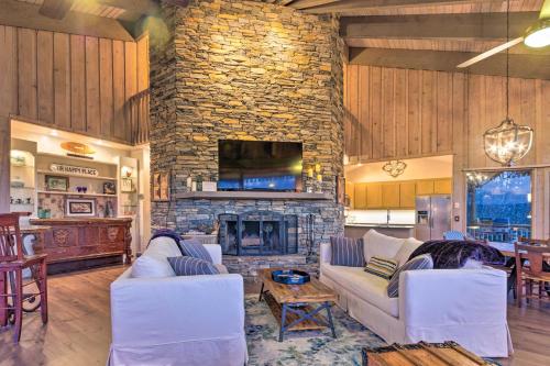 Brevard Home with Panoramic Lake and Mountain Views! in Brevard, USA