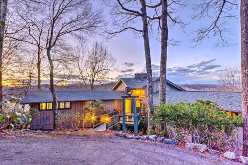 Brevard Home with Panoramic Lake and Mountain Views! in Brevard, USA