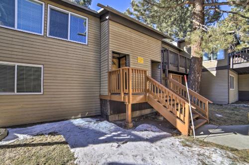 Mammoth Lakes Condo with Pool Less Than 5 Mi to Skiing!