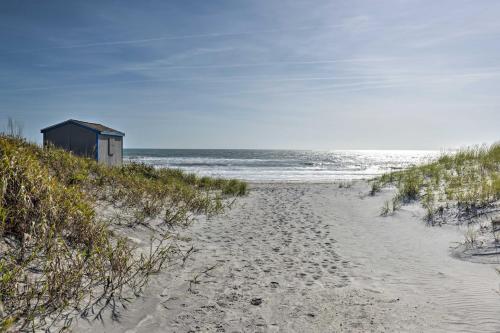 Cozy Beach Getaway about 6 Mi to Atlantic City! - main image