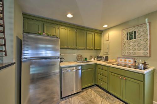 Cozy Beach Getaway about 6 Mi to Atlantic City! in Brigantine