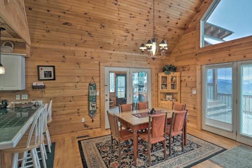Smoky Mountain Cabin with Hot Tub and Views! in Bryson City, USA